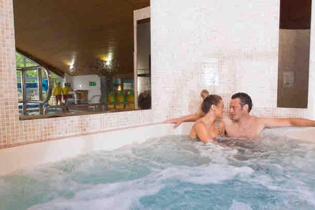 Jaw-Dropping Lodge With Hot Tub On Lake Windermere Ngoại thất bức ảnh