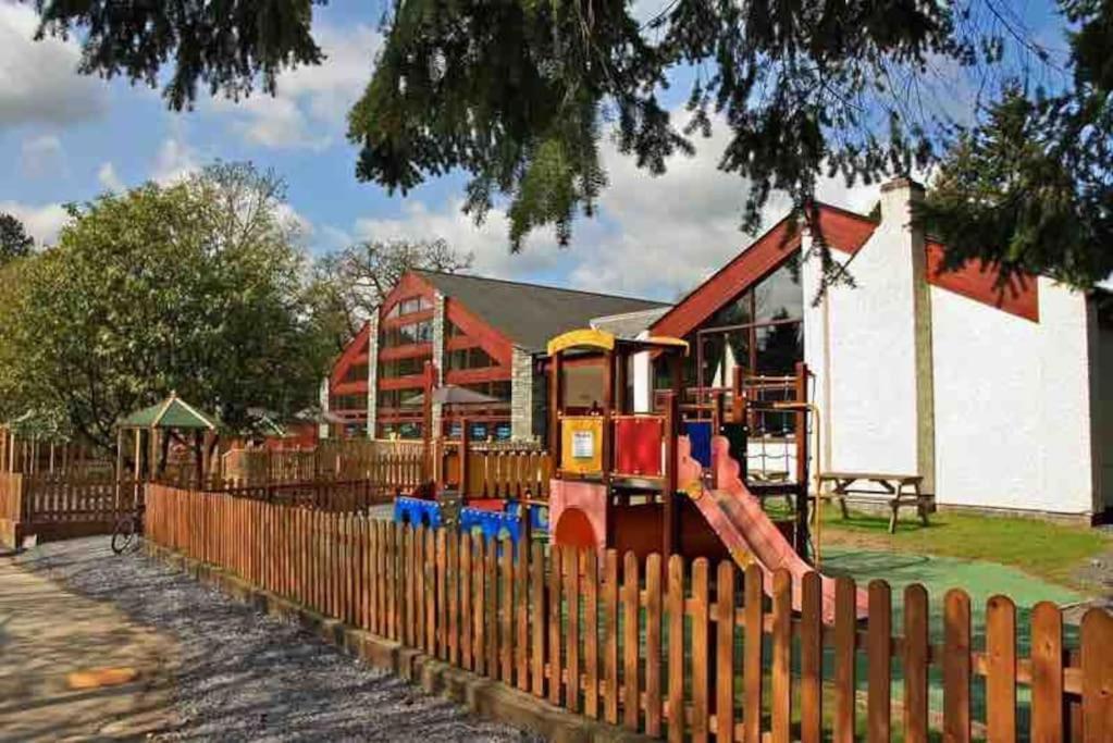 Jaw-Dropping Lodge With Hot Tub On Lake Windermere Ngoại thất bức ảnh